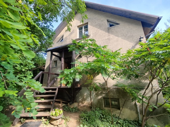 Объявление. Divstāvu ēka Mūsas upes krastā ar gleznainu ainavu.  Pirmajā stāvā atrodas 2 guļamistabas, virtuve, Цена: 95000 EUR Foto #1