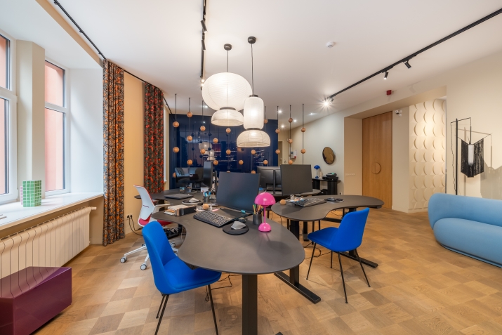 Объявление. Офис  открытой планировки, в реновированном здании с ухоженным внутреннем двором. Имеются два Цена: 345000 EUR Foto #9