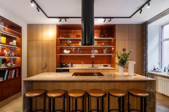 Объявление. Офис  открытой планировки, в реновированном здании с ухоженным внутреннем двором. Имеются два Цена: 345000 EUR Foto #7