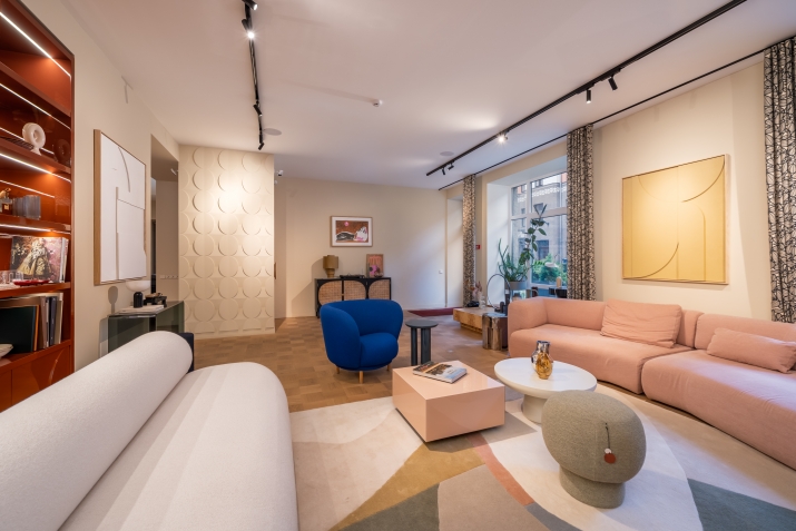 Объявление. Офис  открытой планировки, в реновированном здании с ухоженным внутреннем двором. Имеются два Цена: 345000 EUR Foto #3