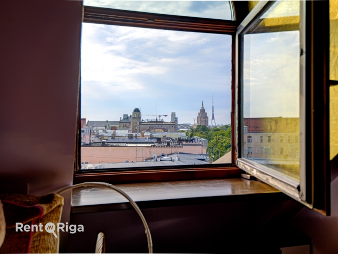 Sludinājumi. Izsmalcināts divlīmeņu dzīvoklis renovētā vēsturiskā ēkā pašā Rīgas sirdī   Tiešs skatu uz Brīvības Cena: 394000 EUR Foto #4