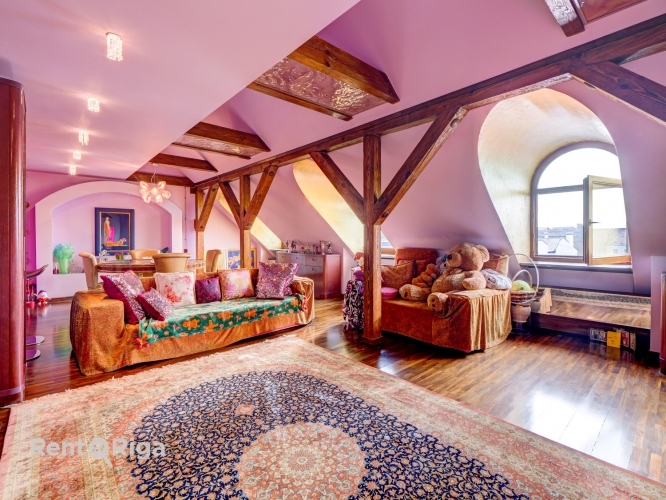 Sludinājumi. Izsmalcināts divlīmeņu dzīvoklis renovētā vēsturiskā ēkā pašā Rīgas sirdī   Tiešs skatu uz Brīvības Cena: 394000 EUR Foto #8