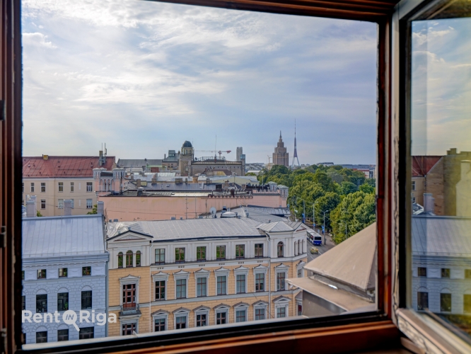 Sludinājumi. Izsmalcināts divlīmeņu dzīvoklis renovētā vēsturiskā ēkā pašā Rīgas sirdī   Tiešs skatu uz Brīvības Cena: 394000 EUR Foto #5