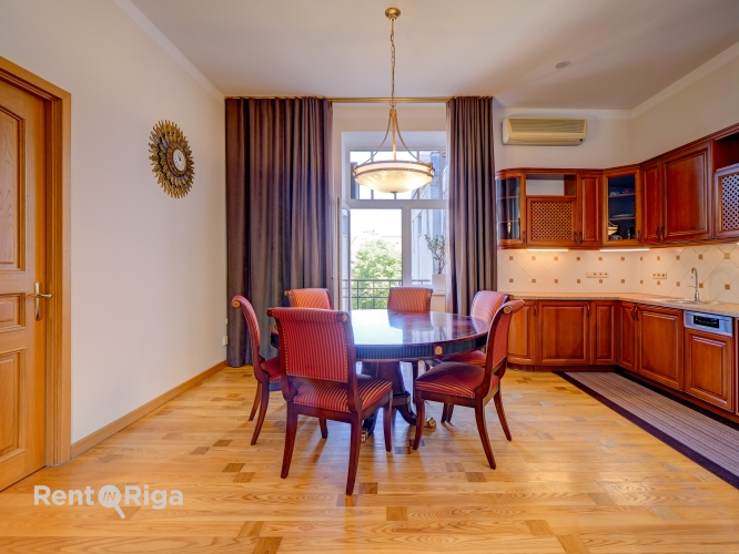 Sludinājumi. Pārdod elegantu 5istabu dzīvokli Rīgas Klusajā centrā  vēstniecību rajonā  Plašs, gaišs un saulains Cena: 540000 EUR Foto #7