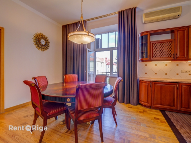 Sludinājumi. Pārdod elegantu 5istabu dzīvokli Rīgas Klusajā centrā  vēstniecību rajonā  Plašs, gaišs un saulains Cena: 540000 EUR Foto #6