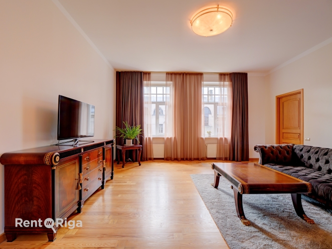 Sludinājumi. Pārdod elegantu 5istabu dzīvokli Rīgas Klusajā centrā  vēstniecību rajonā  Plašs, gaišs un saulains Cena: 540000 EUR Foto #1