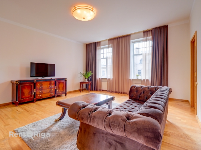 Sludinājumi. Pārdod elegantu 5istabu dzīvokli Rīgas Klusajā centrā  vēstniecību rajonā  Plašs, gaišs un saulains Cena: 540000 EUR Foto #5