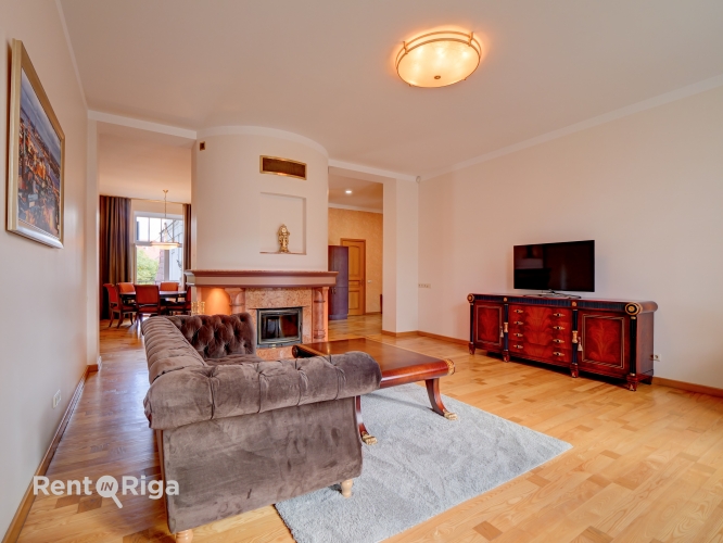 Sludinājumi. Pārdod elegantu 5istabu dzīvokli Rīgas Klusajā centrā  vēstniecību rajonā  Plašs, gaišs un saulains Cena: 540000 EUR Foto #4