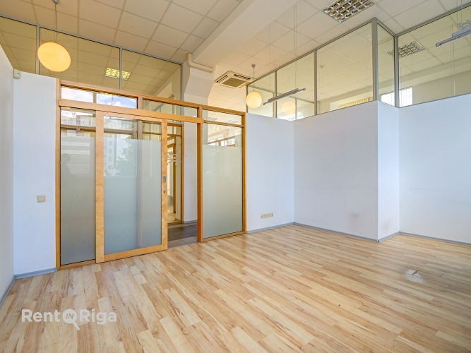 Sludinājumi. Biroja telpas nomai Brasas tilta rajonā, Tēraudlietuves ielā 22.  Piedāvājam plašas un ērtas biroja Cena: 2150 EUR/mēn Foto #6