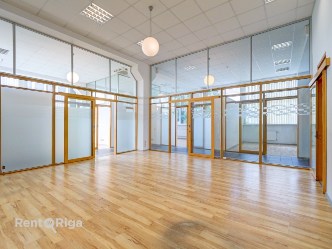 Sludinājumi. Biroja telpas nomai Brasas tilta rajonā, Tēraudlietuves ielā 22.  Piedāvājam plašas un ērtas biroja Cena: 4300 EUR/mēn Foto #1