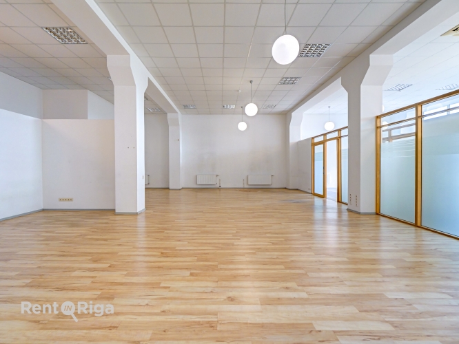 Sludinājumi. Biroja telpas nomai Brasas tilta rajonā, Tēraudlietuves ielā 22.  Piedāvājam plašas un ērtas biroja Cena: 4300 EUR/mēn Foto #2