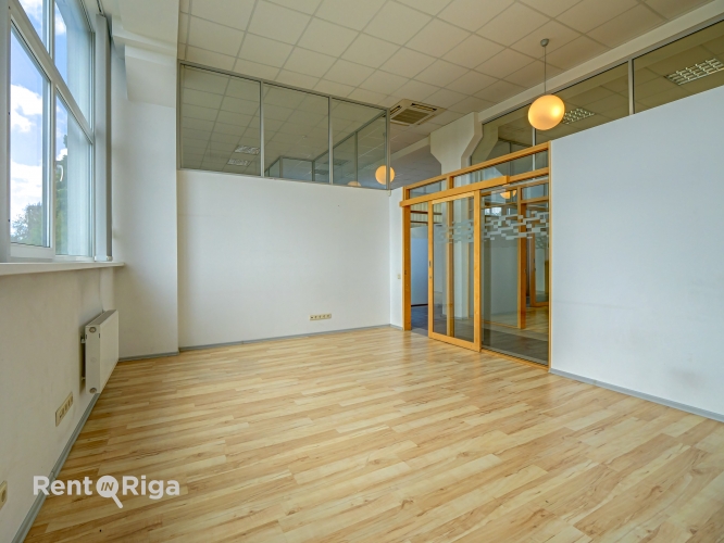 Sludinājumi. Biroja telpas nomai Brasas tilta rajonā, Tēraudlietuves ielā 22.  Piedāvājam plašas un ērtas biroja Cena: 4300 EUR/mēn Foto #9