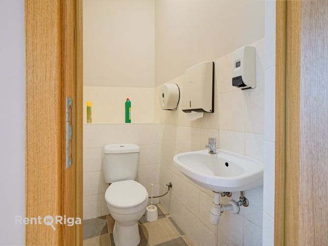 Sludinājumi. Neliels birojs nomai Brasas tilta rajonā, Tēraudlietuves ielā 22.  Piedāvājam 20 m biroja telpas Cena: 160 EUR/mēn Foto #4