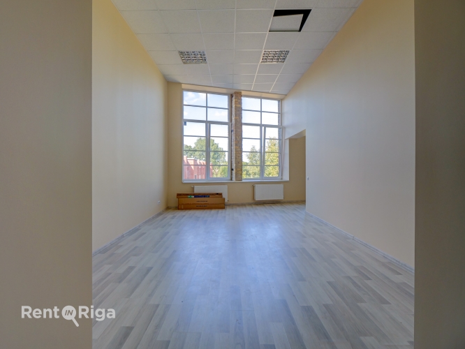 Sludinājumi. Neliels birojs ar divām darba zonām nomai Brasas tilta rajonā, Tēraudlietuves ielā 22.  Piedāvājam Cena: 292 EUR/mēn Foto #1