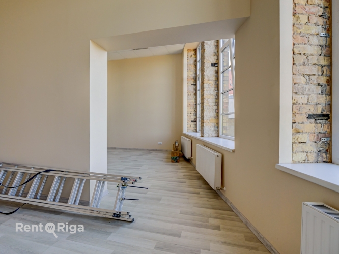 Sludinājumi. Neliels birojs ar divām darba zonām nomai Brasas tilta rajonā, Tēraudlietuves ielā 22.  Piedāvājam Cena: 292 EUR/mēn Foto #3