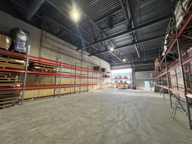 Sludinājumi. Ilgtermiņa nomai tiek piedāvāts siltināts angārs ar šādām priekšrocībām.  + Atvērta tipa plānojuma Cena: 1405 EUR/mēn Foto #1