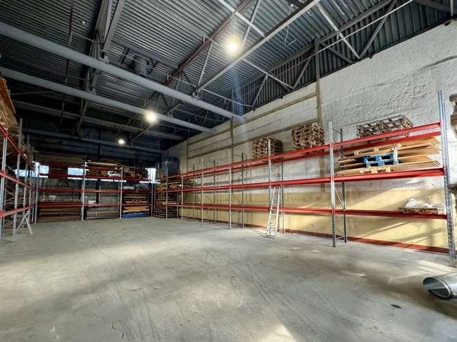 Sludinājumi. Ilgtermiņa nomai tiek piedāvāts siltināts angārs ar šādām priekšrocībām.  + Atvērta tipa plānojuma Cena: 1405 EUR/mēn Foto #3