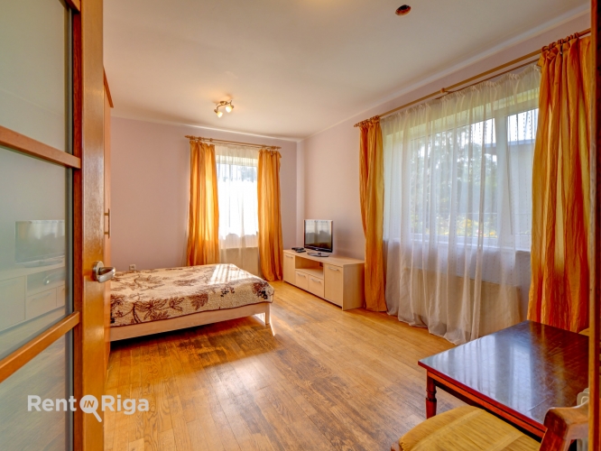 Sludinājumi. Pārdod plašu 2 stāvu ģimenes māju Dārziņos  Ideāla vieta, kur baudīt privātumu un lauku mājas Cena: 155000 EUR Foto #5