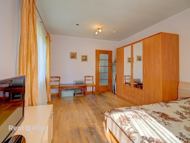 Sludinājumi. Pārdod plašu 2 stāvu ģimenes māju Dārziņos  Ideāla vieta, kur baudīt privātumu un lauku mājas Cena: 155000 EUR Foto #4