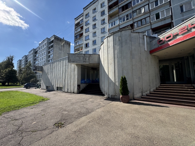 Sludinājumi. Tirdzniecības telpas Pļavniekos.  + 1. stāvs; + Platība sastāv no tirdzniecības zāles, palīgtelpas Cena: 860 EUR/mēn Foto #2