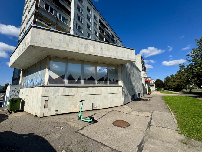 Sludinājumi. Tirdzniecības telpas Pļavniekos.  + 1. stāvs; + Platība sastāv no tirdzniecības zāles, palīgtelpas Cena: 860 EUR/mēn Foto #1