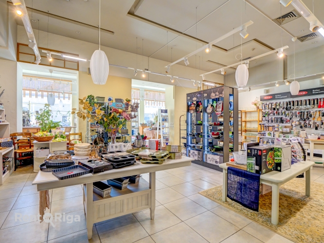 Sludinājumi. Tirdzniecības/restorāna telpas ar plašiem skatlogiem, pretī Berga bazāram.  Šobrīd īpašums ir Cena: 700000 EUR Foto #3