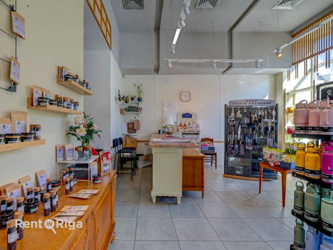 Sludinājumi. Tirdzniecības/restorāna telpas ar plašiem skatlogiem, pretī Berga bazāram.  Šobrīd īpašums ir Cena: 700000 EUR Foto #5