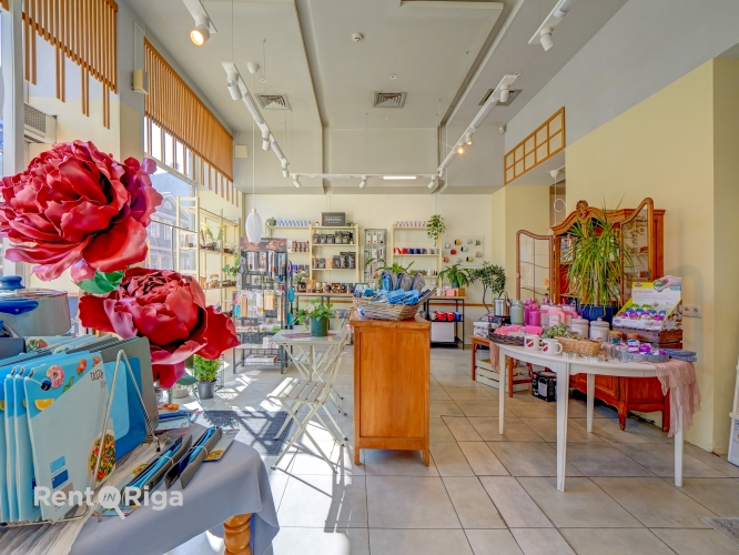 Sludinājumi. Tirdzniecības/restorāna telpas ar plašiem skatlogiem, pretī Berga bazāram.  Šobrīd īpašums ir Cena: 700000 EUR Foto #6