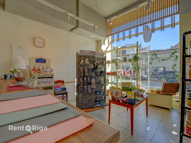 Sludinājumi. Tirdzniecības/restorāna telpas ar plašiem skatlogiem, pretī Berga bazāram.  Šobrīd īpašums ir Cena: 700000 EUR Foto #8