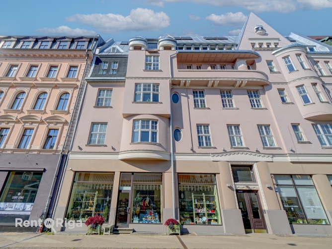 Sludinājumi. Tirdzniecības/restorāna telpas ar plašiem skatlogiem, pretī Berga bazāram.  Šobrīd īpašums ir Cena: 700000 EUR Foto #1