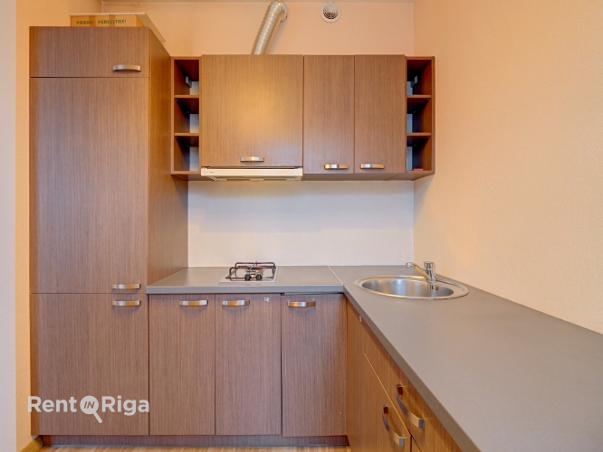 Sludinājumi. Īrei tiek piedāvāts divu istabu dzīvoklis centrā, dzīvoklis sastāv no 2 istabām, viena ir Cena: 580 EUR/mēn Foto #7