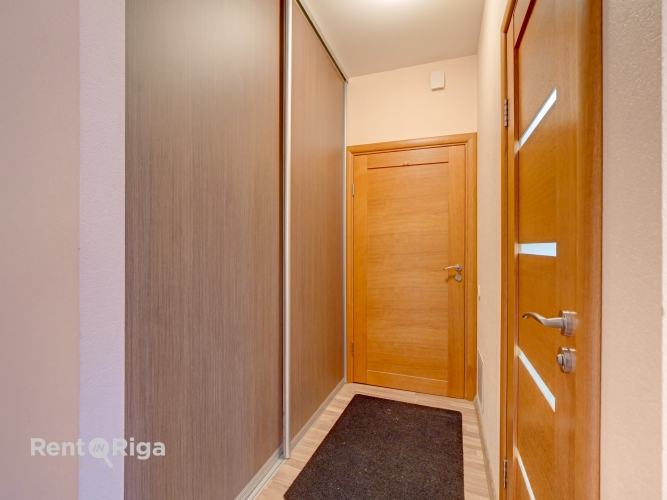 Sludinājumi. Īrei tiek piedāvāts divu istabu dzīvoklis centrā, dzīvoklis sastāv no 2 istabām, viena ir Cena: 580 EUR/mēn Foto #8