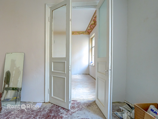 Sludinājumi. Iegādei pieejams divistabu dzīvoklis vēsturiskā ēka pašā centrā.  Šī ir lieliska investīcijai Cena: 73000 EUR Foto #4