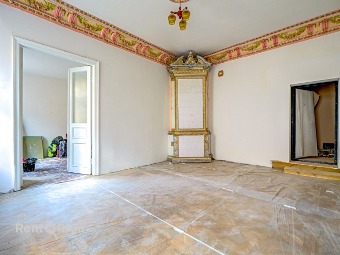 Sludinājumi. Iegādei pieejams divistabu dzīvoklis vēsturiskā ēka pašā centrā.  Šī ir lieliska investīcijai Cena: 73000 EUR Foto #2