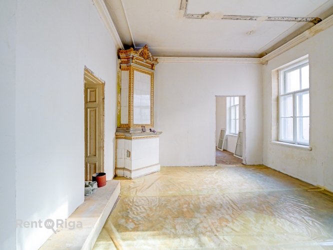 Sludinājumi. Iegādei pieejams divistabu dzīvoklis vēsturiskā ēka pašā centrā.  Šī ir lieliska investīcijai Cena: 65250 EUR Foto #1