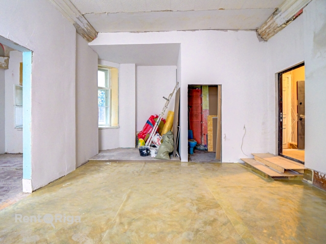 Sludinājumi. Iegādei pieejams divistabu dzīvoklis vēsturiskā ēka pašā centrā.  Šī ir lieliska investīcijai Cena: 77000 EUR Foto #2