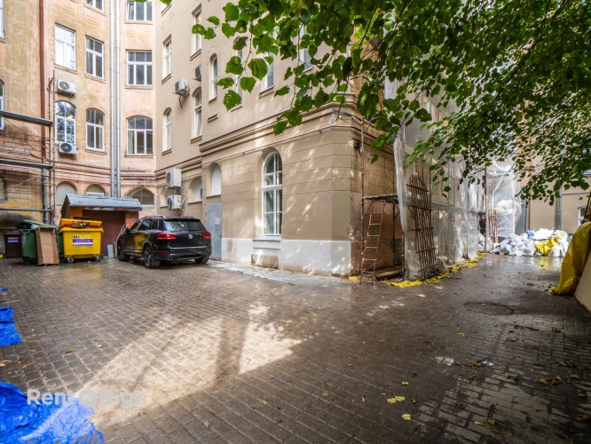 Sludinājumi. Tiek pārdots elegants dzīvoklis pilnībā renovētā vēsturiskā ēkā. Dzīvoklis pārdodas ar kvalitatīvu Cena: 102050 EUR Foto #3