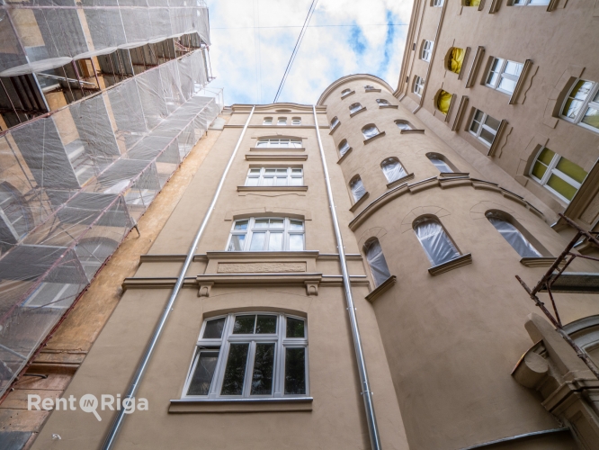 Sludinājumi. Tiek pārdots elegants dzīvoklis pilnībā renovētā vēsturiskā ēkā. Dzīvoklis pārdodas ar kvalitatīvu Cena: 133900 EUR Foto #9