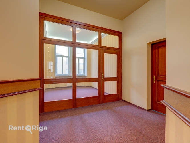 Sludinājumi. Izīrē Biroja telpas renovētā ēkā Rīgas centrā, Kr. Valdemāra ielā 20.  Piedāvājam biroja telpas Cena: 2427 EUR/mēn Foto #6