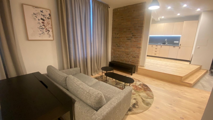 Sludinājumi. Pārdod mājīgu un kvalitatīvi renovētu dzīvokli Rīgas centrā!  Pārdod dzīvokli, kas apvieno Cena: 116400 EUR Foto #2