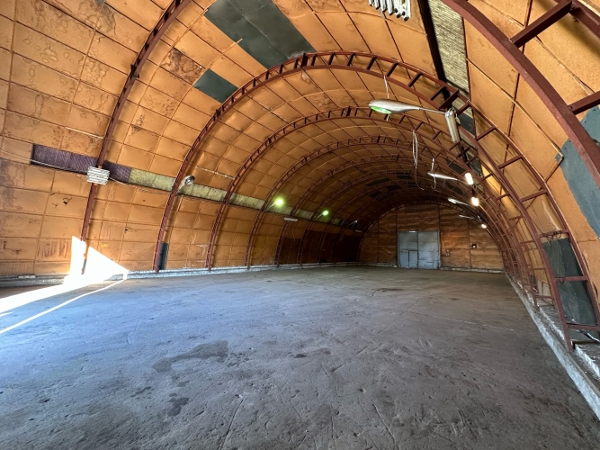 Sludinājumi. Noliktavas telpas Rumubulā.  + Pusapaļais angārs 450 m2; + 1. stāvs; + 2 divviru vārti 4.2x3m; + Cena: 1800 EUR/mēn Foto #3
