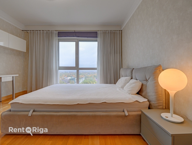 Sludinājumi. Dzīvoklis, kura skats pa logiem nosaka tā unikālo vērtību!   Gaišs un plašs dzīvoklis Panorama Cena: 351000 EUR Foto #9