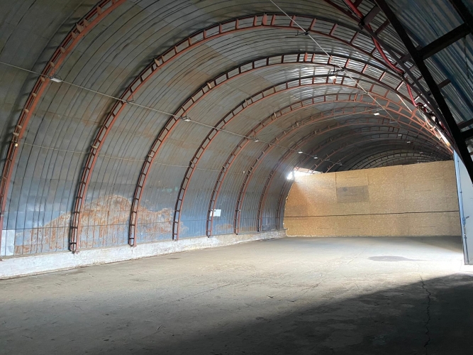 Sludinājumi. Noliktavas telpas Rumubulā.  + Puse pusapaļais angārs 450 m2; + 1. stāvs; + Jauni vārti 4.2x4,.2m; Cena: 1800 EUR/mēn Foto #4