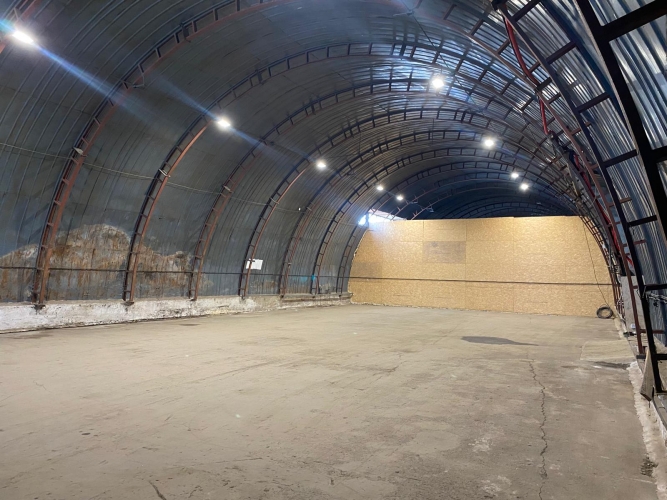 Sludinājumi. Noliktavas telpas Rumubulā.  + Puse pusapaļais angārs 450 m2; + 1. stāvs; + Jauni vārti 4.2x4,.2m; Cena: 1800 EUR/mēn Foto #5