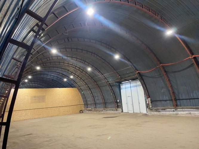 Sludinājumi. Noliktavas telpas Rumubulā.  + Puse pusapaļais angārs 450 m2; + 1. stāvs; + Jauni vārti 4.2x4,.2m; Cena: 1800 EUR/mēn Foto #7