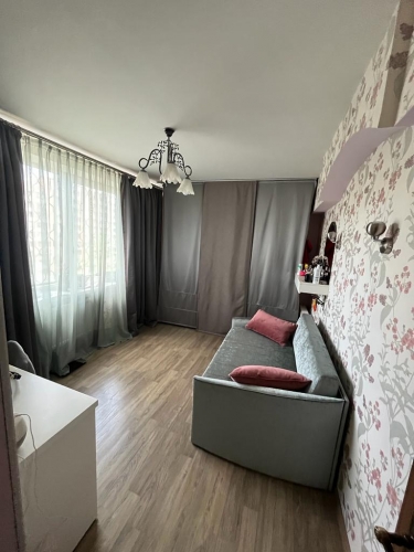 Sludinājumi. Dzīvoklis ar izcilu atrašanās vietu  blakus sabiedriskā transporta pieturvietām, 15 minūšu Cena: 165000 EUR Foto #3