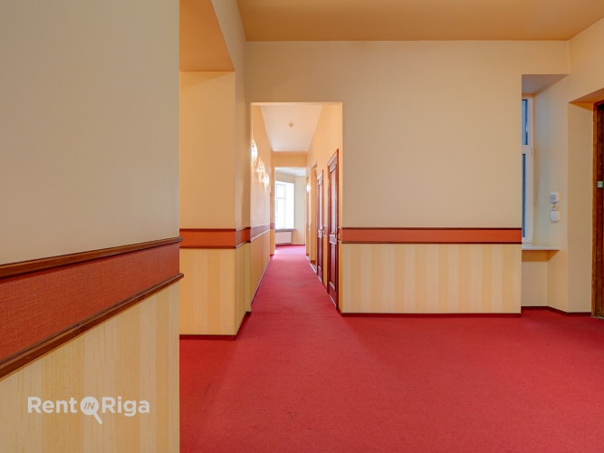 Sludinājumi. Izīrē Biroja telpas renovētā ēkā Rīgas centrā, Kr. Valdemāra ielā 20.  Piedāvājam biroja telpas Cena: 2490 EUR/mēn Foto #5