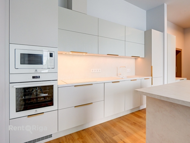 Sludinājumi. Ekskluzīvs jaunā projekta dzīvoklis ar balkonu, garderobi un privātu autostāvvietu.  No septembra Cena: 1100 EUR/mēn Foto #4