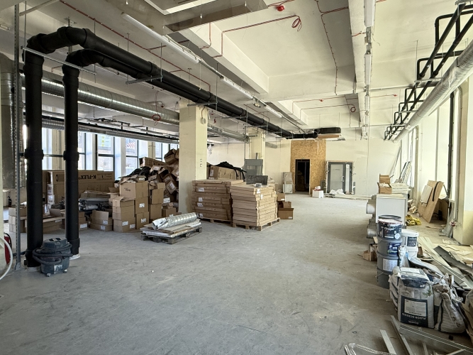 Sludinājumi. Izīrē modernas biroja telpas Mūkusalas Biznesa Centrā  Piedāvājam plašas un mūsdienīgas biroja Cena: 5600 EUR/mēn Foto #3