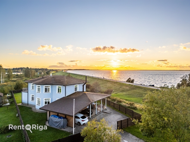 Sludinājumi. Ekskluzīva māja ar lielisku atrašanās vietu  iespēja baudīt skaistākos saulrietus un saullēktus Cena: 325000 EUR Foto #1